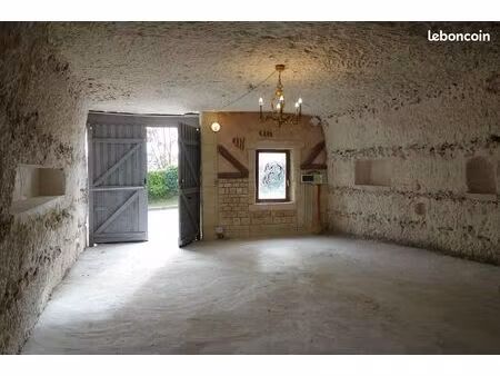 local atypique à louer pour artiste ou artisan à la roche guyon