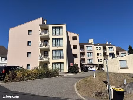 immeuble 68 pièces 1 820 m²
