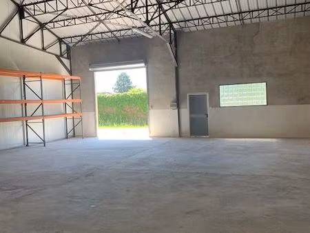 a louer entrepôt dépôt ~200 m²