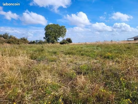 terrain 1 624 m² airvault