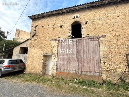 parking/box 120 m² vouille