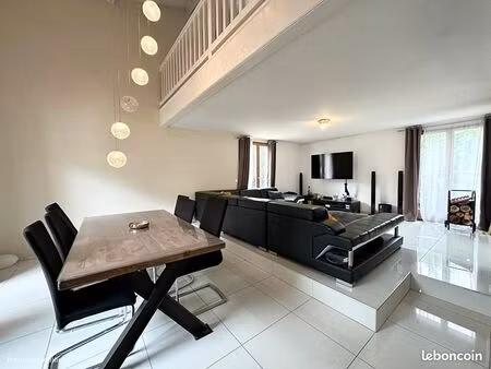 maison 5 pièces 203 m²