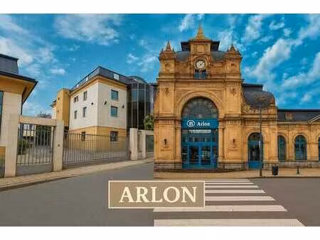 parking extérieur sécurisé situé à 5 minutes de la gare