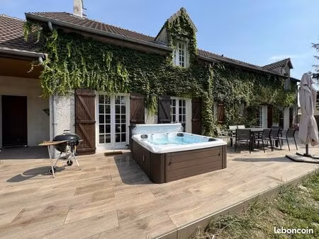 maison 8 pièces 240 m²