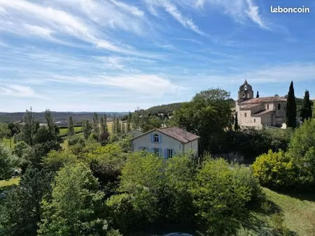 maison de charme dans la campagne entre toulouse (54 km) et castres (21 km)
