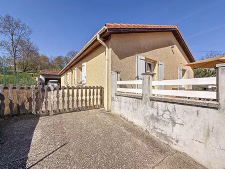 maison individuelle de plain -pied  125m2  5 chambres  garage 1700 m2de terrain