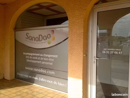 local professionnel 48 m2 + 9 m2 couverts