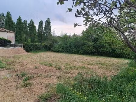 terrain 720 m² montguyon