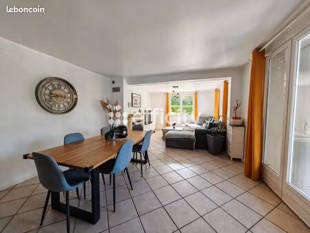 maison 7 pièces 233 m²