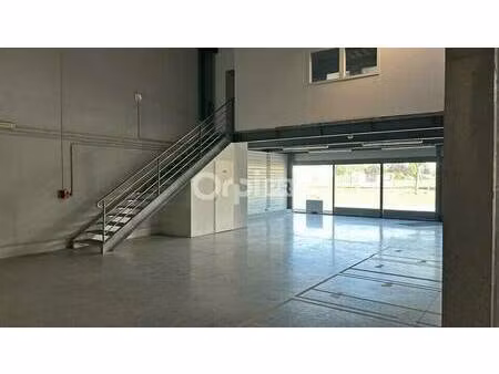 local d'activités à louer