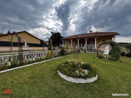 maison 7 pièces 234 m²