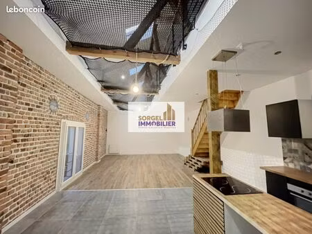 loft/atelier/surface 4 pièces 108 m²