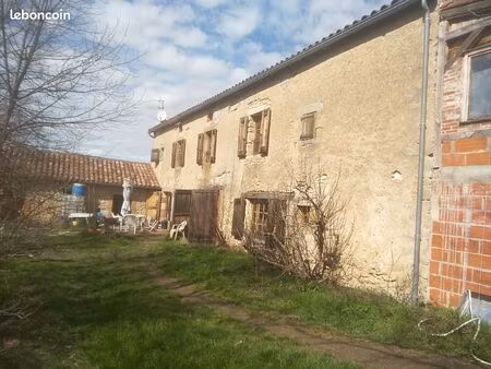ancienne ferme avec 6.5hect