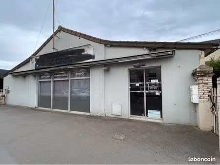 bâtiment à usage de bureaux
