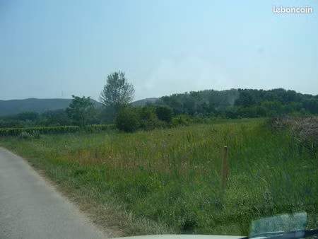 terrain agricole plat de 2420 m2 à cadenet le plan