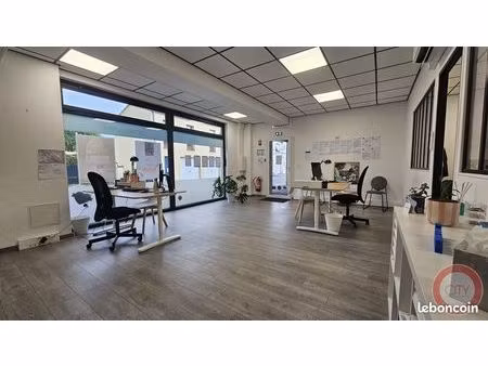 bureaux 74 m² la brède