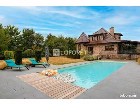 propriété 6 pièces 163 m²