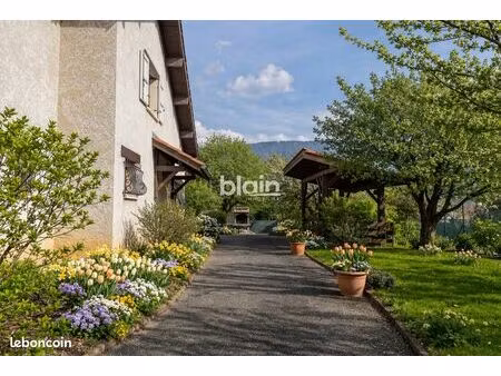 maison 7 pièces 240 m²