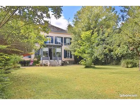 au val d'europe  maison de maitre de 1845 de 330m2 sur un terrain 1290m2