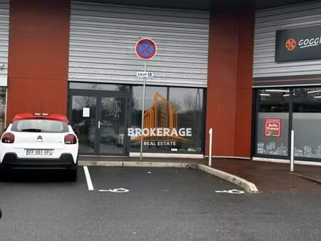 local commercial 101 m²