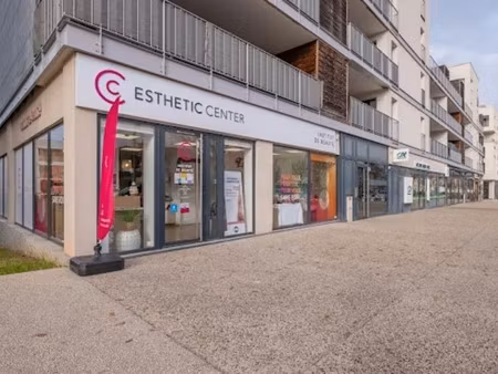 location locaux professionnels 130 m² à sathonay-camp (69580)  1 975 €