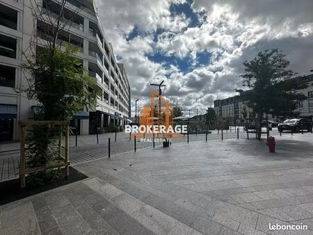 local commercial 228 m²