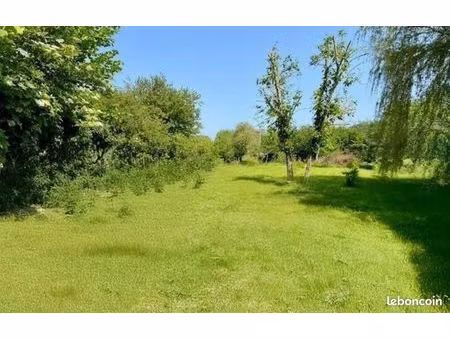 terrain 652 m² coutiches