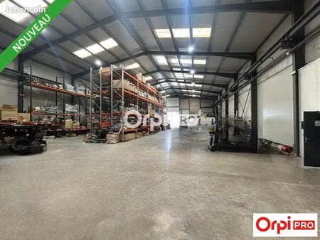 local d'activité 900 m²