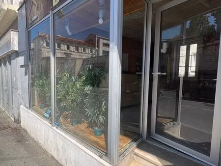 loue local commercial + garage - centre ville angoulême - champ de mars - 18 rue saint roc