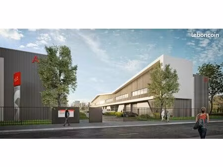 local 528 m² stains