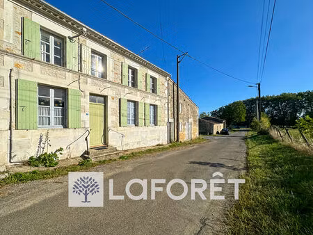 maison charentaise à rénover de 111 m² avec grange attenante de 50 m² à saint-andré-de-lid