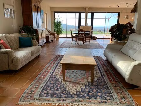 magnifique propriete de 8 hectares proche de cahors