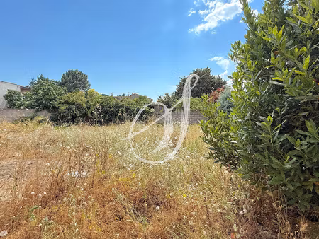 terrain à bâtir de 410 m2 au sein du village de gignac
