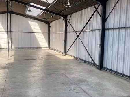 local hangar entrepôt parkings bureaux 298m2