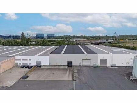 opslagruimte van 3.664 m² te huur met laakade