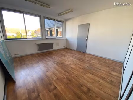 hoymille proche de bergues plusieurs bureaux refait à neuf