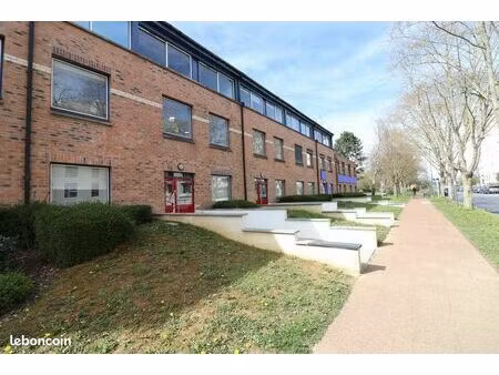 local professionnel 17 m² cergy