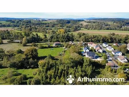 terrain de 692 m2 constructible et viabilisé.