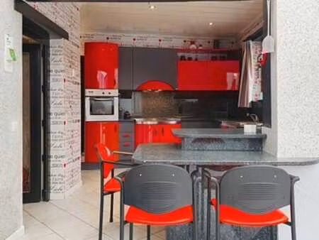 magnifique immeuble mixte avec entrepôt de 60m²!