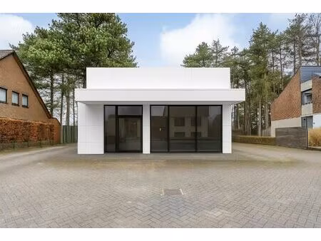 ruim handelspand + 2 vakantiewoningen.