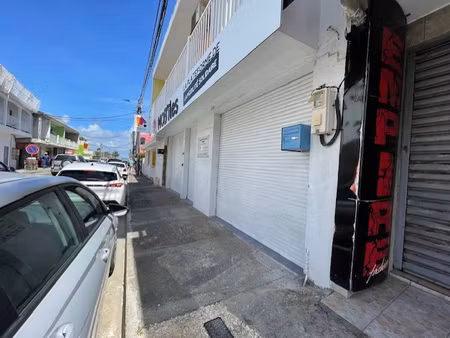 location local professionnel 56m² le moule 97160