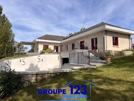 belle propriété avec piscine intérieure entre aillant-sur-th