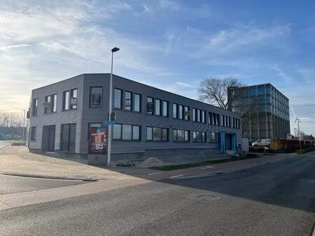 activiteits- of opslagruimte op een toplocatie nabij de a12