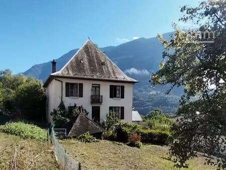 maison de cachet avec grand jardin  grange et dépendances
