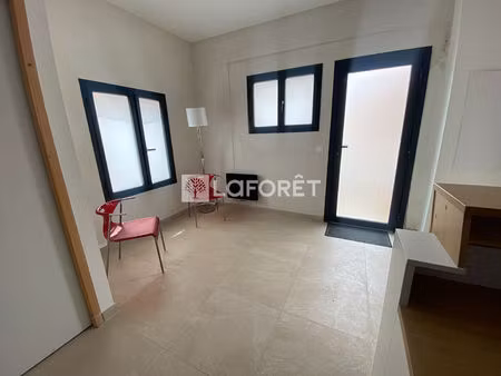 local commercial t2 carqueiranne à louer