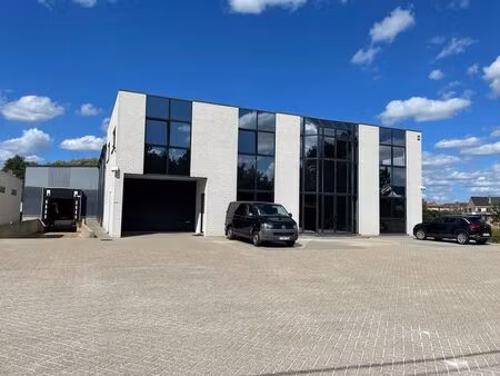 entrepôt à louer à lierre