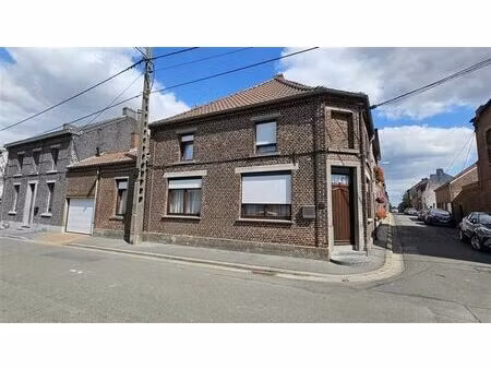 maison habitable rapidement + cour