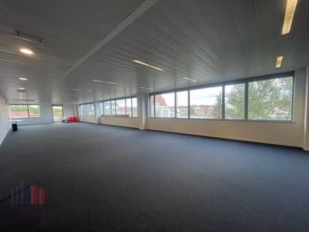 bureaux prêts à emménager de 384 m² à louer