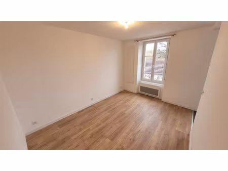 appartement de type f2 presles
