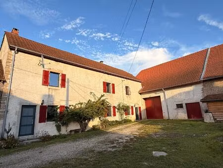 maison ancienne rénovée de 209 m2  dépendance et terrain de 1900 m2.